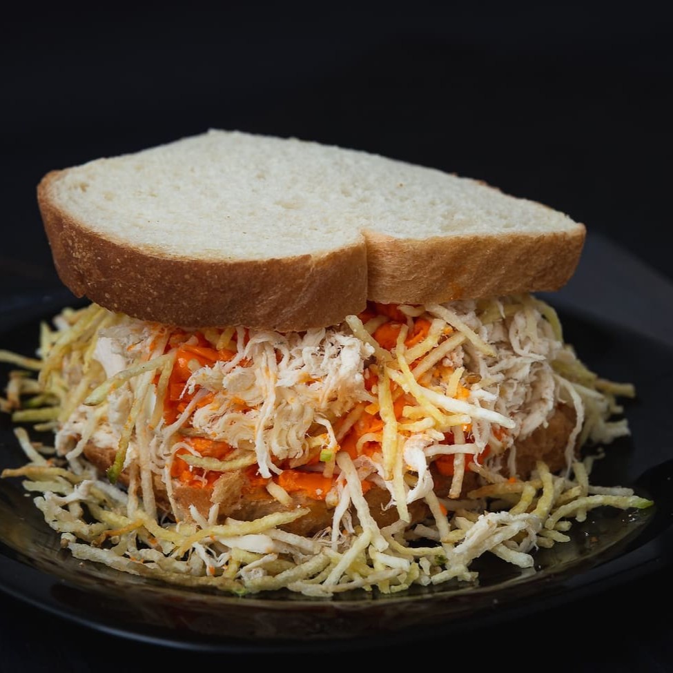 Frango Desfiado, Ovos de Codorna , Catupiry e Queijo Cheddar - Sanduiche do Marcelo, fabricação e venda diária. Nossos Sanduiches são fabricados diariamente de forma artesanal com ingredientes selecionados,  vendidos sempre fresquinho do jeito que você já conhece, tradição e qualidade! Pede Agora  o seu Sanduiche Natural do Marcelo oficial entregamos no conforto da sua casa!