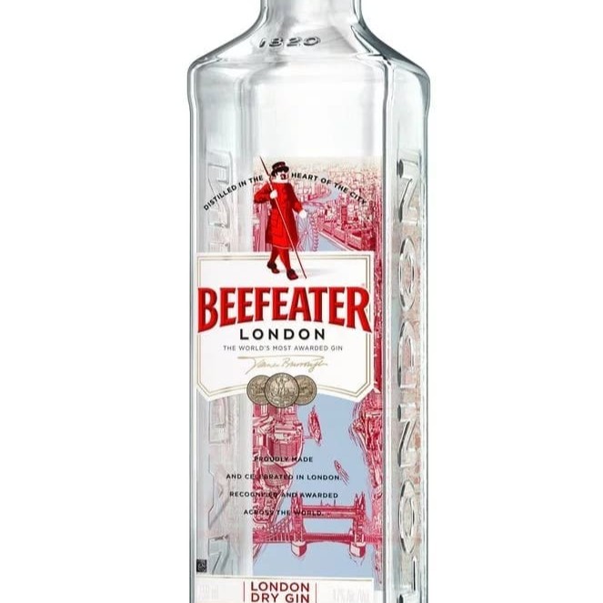 Gin Beefeater London Dry 750 ml.  É o único Premium Gin destilado em Londres. Conhecido como London Dry Gin.  Exportado para 170 países e líder em mais de 40 mercados. Está entre as marcas de bebidas mais consumidas no mundo.  Características:  Origem: Inglaterra. Graduação Alcoólica: 47% vol. Volume: 750 ml.