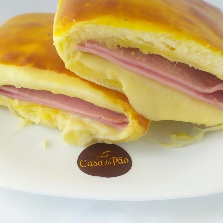 Joelho de Padaria, daqueles maiores e saborosos, macio do queijo derrete com o Presunto...