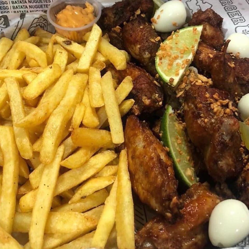 Frango a passarinho 1kilo  batata frita 500gr Alho torrado  Caixa 25cm  molho 50 ml