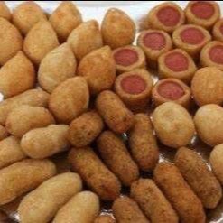 Cinquenta salgadinhos mas dez empada de frango mas um Pakera 2 lt