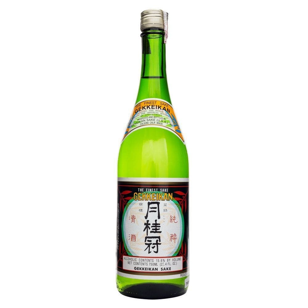 Bebida originária do japão, possui um aroma suave e rico em sabor, é uma bebida destilada de arroz, acrescida de água, fermento e álcool destilado, o que o torna uma bebida encorpada e refrescante. 750ml.