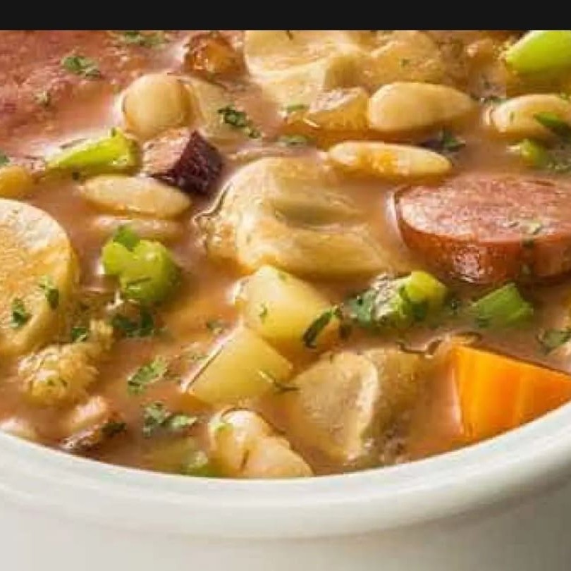Caldo de mocotó, acompanha feijão branco, mocotó picado, dobradinha picada, batata, cenoura, bacon, calabresa, cebola e especiarias! Aprox. 500g Imagem meramente ilustrativa