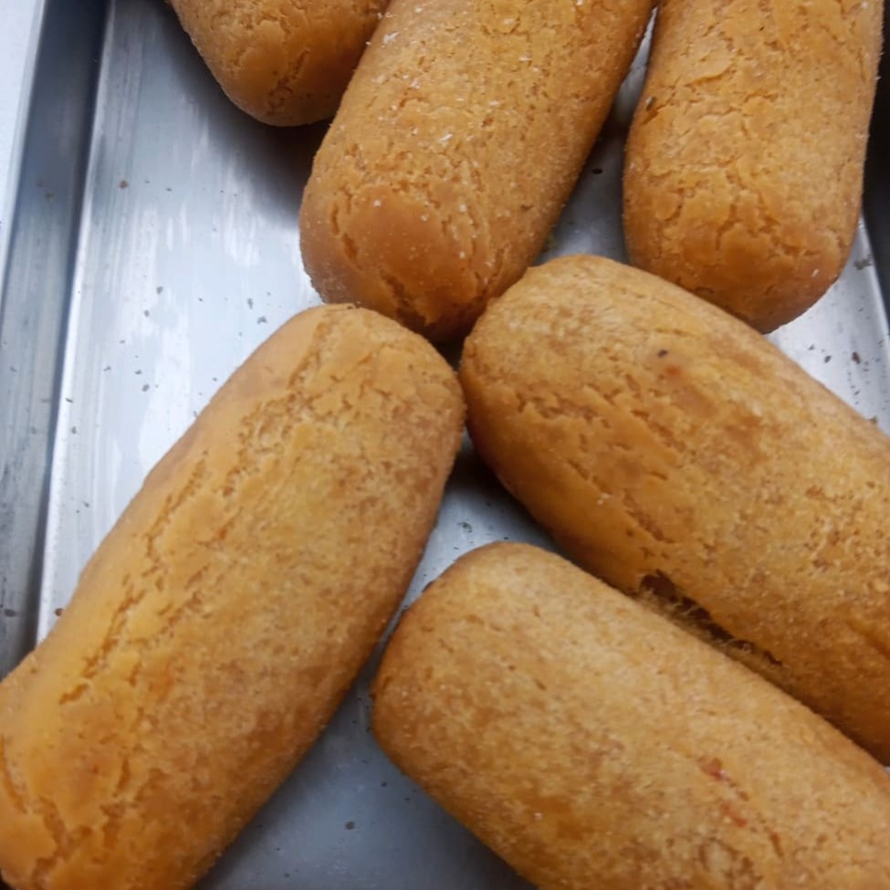 Enroladinho queijo e presunto