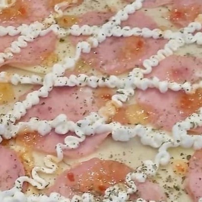 Molho de tomate, lombo canadense, geleia de pimenta e Catupiry