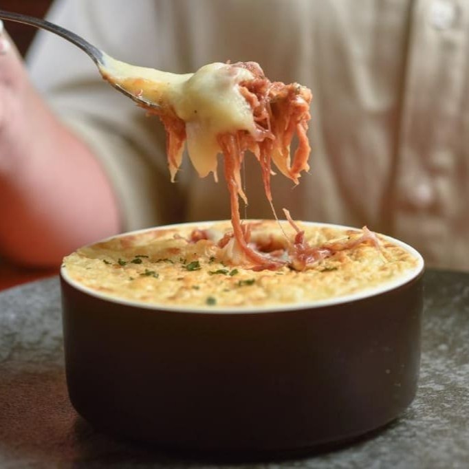 Escondidinho com delicioso recheio de carne seca.