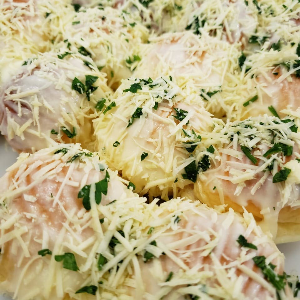 Com uma textura leve e um sabor marcante de pasta de alho, nosso brioche é a escolha ideal para quem procura um lanche diferente