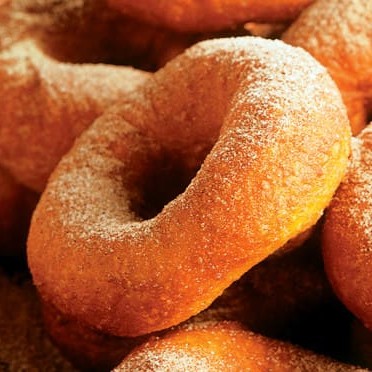 Massa doce passada no açúcar com canela