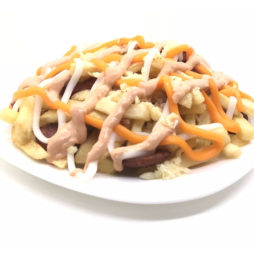 Porção de batata frita grande, calabresa e molho especial.