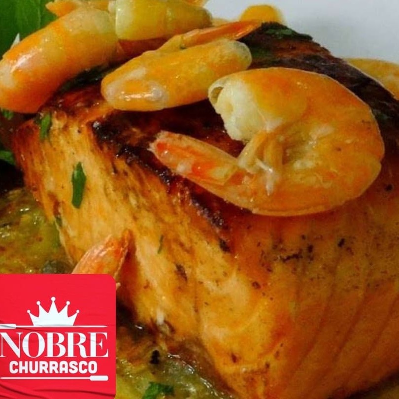 Acompanha arroz, feijão, farofa, molho vinagrete e batata frita (ou outros acompanhamentos).