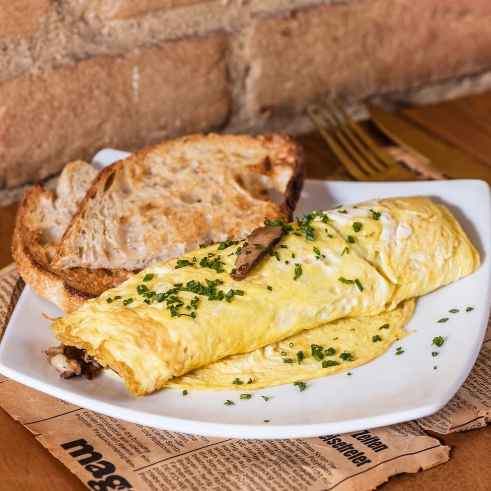 Vegetariano. Recheada de queijo e mix de cogumelos salteados no alho. Acompanha pão Sourdough da casa.