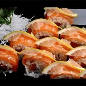 Salmão,hortelã,limão e arroz. Sushi