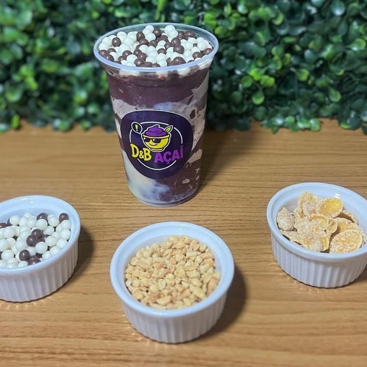 Desfrute de um açaí refrescante e delicioso em um copo de 300ml, escolha até 3 acompanhamentos a sua escolha, proporcionando uma experiência tropical única. **ATENÇÃO, ADICIONAL DE NINHO OU NUTELLA É PASSADO EM VOLTA DO COPO COMO TRUFADO, CASO QUEIRA EM CAMADA FAVOR COLOCAR NA OBSERVAÇÃO DO SEU PEDIDO**