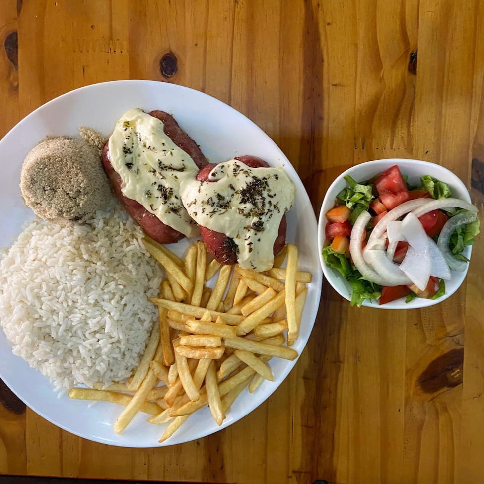 Acompanhamento: Arroz, Feijão Preto, Farofa, Batata Frita e Salada.
