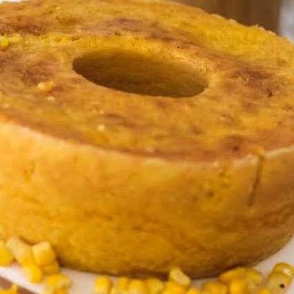 Bolo de milho, sem adição de açúcar adoçado com uma maravilhoso Blend, Ideal para dietas saudáveis, equilibradas e com restrição de açúcar, alem de ser tão gostoso como um bolo tradicional. Produzido na forma de 18cm.