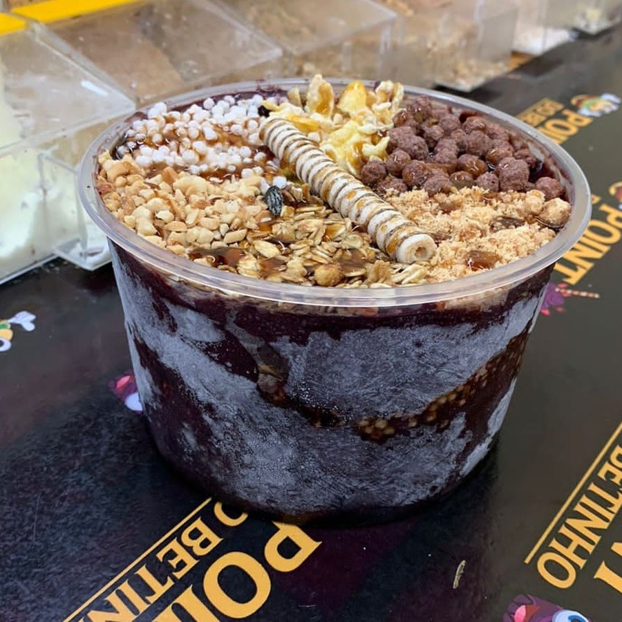Descubra o prazer de personalizar o seu próprio Pote de 1 litro de Açaí Artesanal Batido. Este é um convite para você se deliciar com o nosso autêntico açaí, cuidadosamente batido seguindo técnicas artesanais. O sabor único, a textura cremosa e a riqueza nutricional são a garantia de uma experiência gastronômica inigualável. Permita-se mergulhar neste irresistível universo de sabor e bem-estar. Monte do seu jeito e desfrute da deliciosa e refrescante combinação que só o nosso maravilhoso açaí artesanal batido pode oferecer.