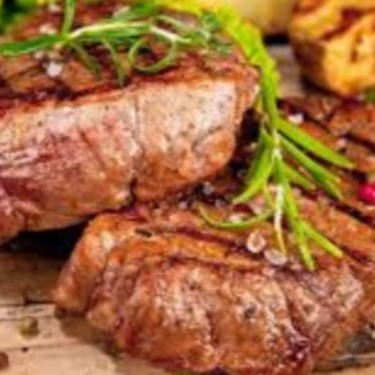 Delicioso File Mignon na chapa para 2 pessoas. Escolha o acompanhamento.