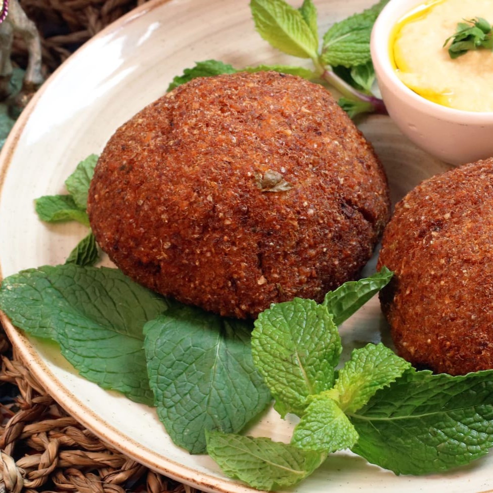 Massa de trigo bem crocante com Acelga (100% vegetariano)  *Imagem ilustrativa  #tags: salgado - lanche - quibe - zero carne - 0 carne vermelha - semana santa - paixão - dieta vegetariana - quaresma - triade pascal - pascoa - pascoal - coxinha - pastel