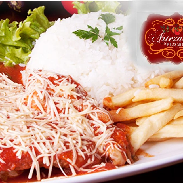 A 'Refeição: Sugestão do Cheff + Bebida Grátis' é a nossa mais querida e solicitada opção na categoria 'Sugestão: O Mais Pedido!'. Seja para um almoço requintado ou um jantar especial, esse prato sempre encanta. Escolha a guarnição de sua preferência para acompanhar seu à parmegiana e saboreie a harmonia dos sabores. Para complementar a experiência, oferecemos uma bebida totalmente gratuita. Uma refeição completa, cheia de sabor e sofisticação!