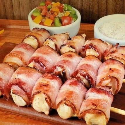 Delicioso medalhão de frango com bacon  Com aproximadamente 140 Gr