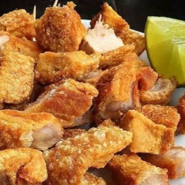 Generosa porção de torresmo temerado e crocante