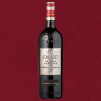 Calvet começou com a vontade de conhecer melhor os terroirs da França. Jean Marie Calvet, nascido em 1799 em uma pequena aldeia no Vale do Rhône, era apaixonado por vinho quando adolescente. Ele trabalhou na vinha para ajudar o pai que possuía um vinhedo e decidiu criar a sua empresa e viajar pela França para adquirir experiência.