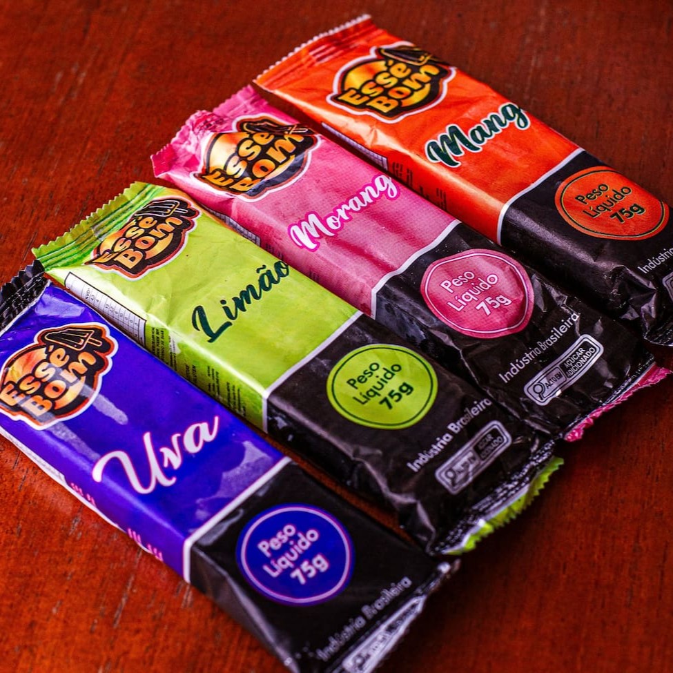 Picolé simples com sabores tradicionais.