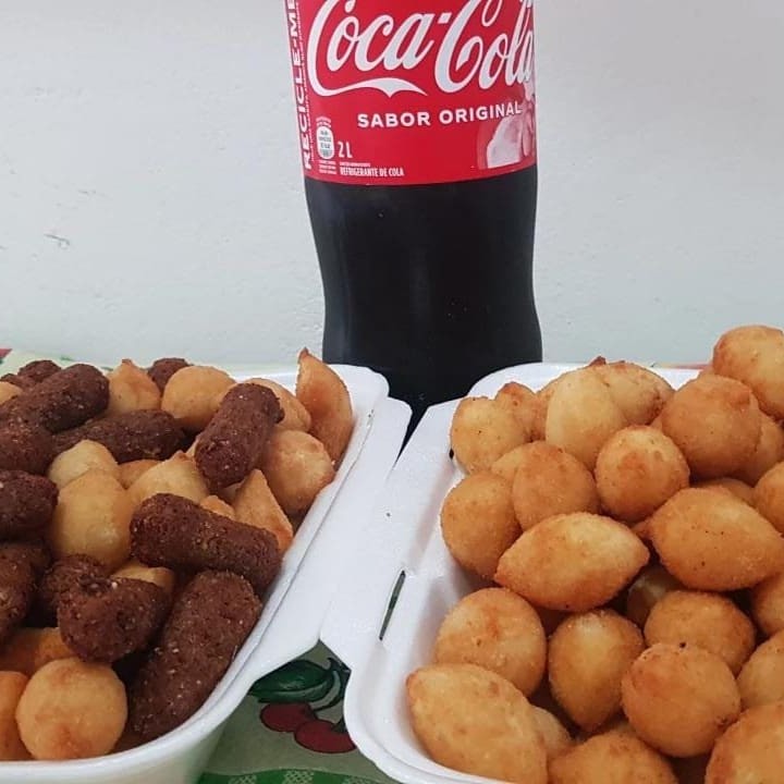 300 salgadinhos de festa de aprox. 15g - salgadinhos de festa super saborosos, considerado pelos clientes o melhor da região. + refri de 1l ou de 2l