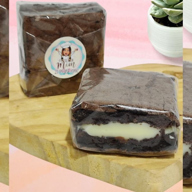 Ideal para sobremesa ... Nosso Brownie Recheado, pesando Aprox. 100g Composto por: Um Brownie bem molhadinho e aquela casquinha que não pode faltar, recheado por um Brigadeiro de Ninho e Nutella.      ______Tags___________ Bolo, Brownie, copo da felicidade, bolo no pote, coca cola, bolo de cenoura, chocolate, cookie, Nutella, Ninho, ferreiro rocher, Brownie no pote, morango, chocolate, brigadeiro, bolo vulcão, torta cookie, doces, chocolate, confeitaria, Sepetiba, Entrega grátis, taxa grátis, cupom de desconto, banoffe, Bombom de uva, Kinder bueno, red velvet, maracujá.