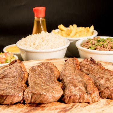 - picanha argentina na brasa, arroz branco, feijão macassar, batata frita, farofa, vinagrete, manteiga de garrafa.