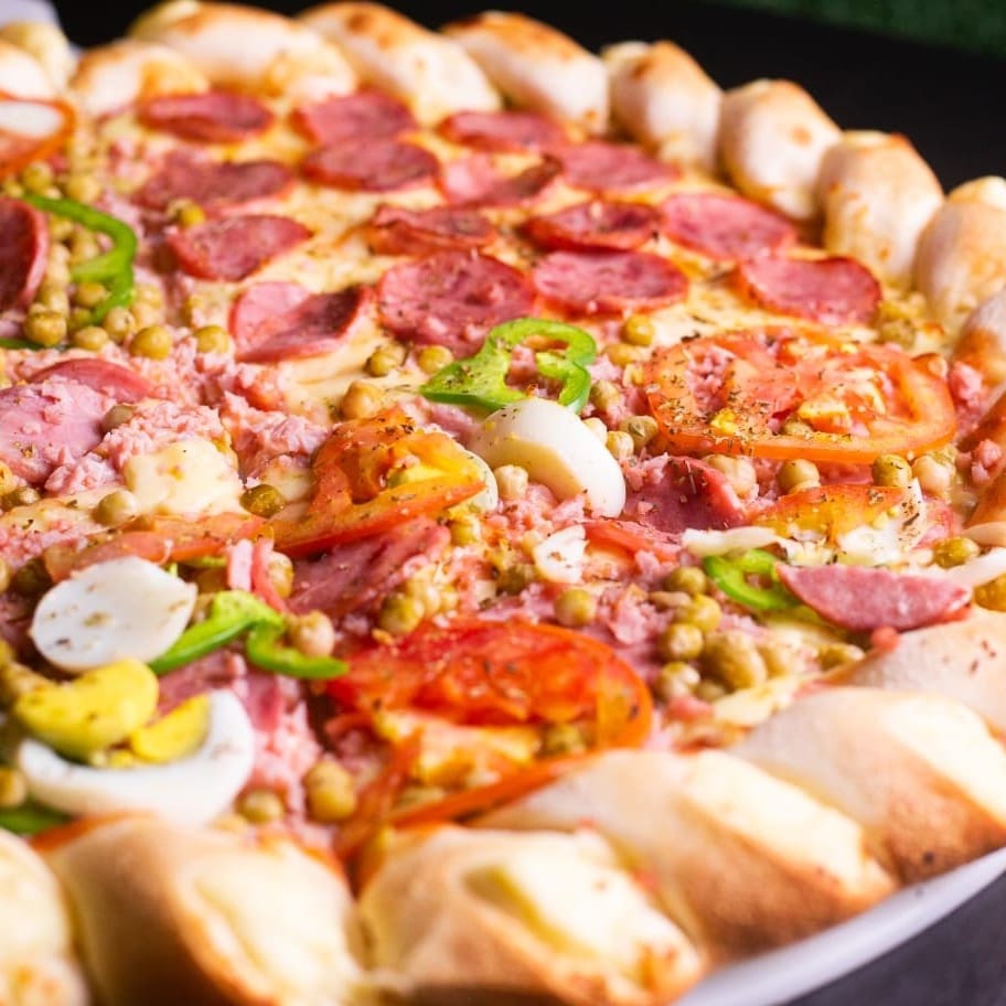 Pizza Gigante 45cm + Uma Deliciosa Borda Recheada De Catupiry Ou Cheddar + Refrigerante De 1,5l