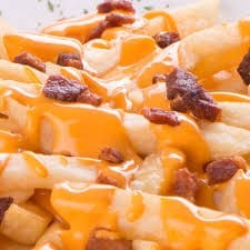 Batata palito, queijo cheddar, bacon - serve 2 pessoas