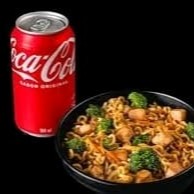 Combo Yakisoba vegetariano, 1yakisoba vegetariano+4 rolinho de doce de leite+ 1 refrigerante em lata