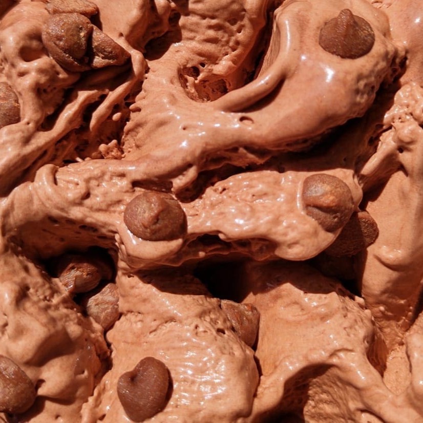 O inconfundível e mais cobiçado chocolate do mundo em forma de sorvete artesanal com gotas de chocolate. Simplesmente irresistível!