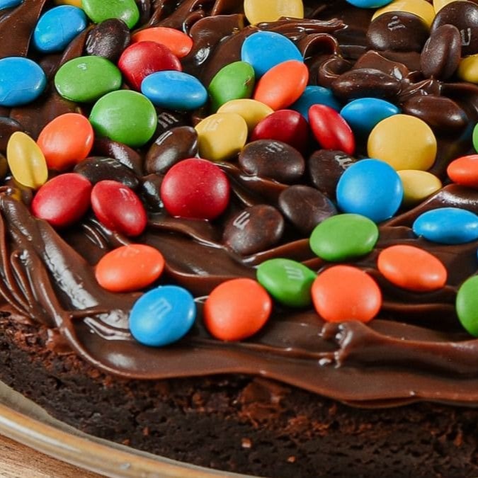 Deliciosa torta brownie com 18 cm de diâmetro e uma camada generosa de brigadeiro ao leite com mm's!   ------------------------Tags------------------------ Entrega  rápida, grátis, 0,99, 0800, 4,99 , desconto, promoção, cupom, barato, oferta, melhor preço, frete grátis, preço baixo, combo , salgados , mini salgado, brownie, Coca-Cola, chocolate, nestle, massa de brownie, massa gourmet, bolo de pote, brownie de pote, brownie gourmet, brigadeiro, mm's, Kinder bueno, brownie do bbzão, torta