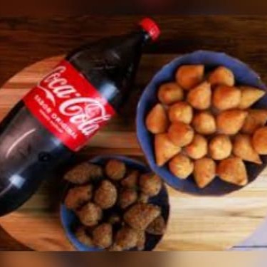 60 Mini Salgados+20 Churros+ Coca-Cola 600ml Geladinha. Estão com Fome e Querem uma opção Perfeita para Hoje, né.. 60 Mini Salgados10g Sortidos entre eles: Coxinha Bolinhas de Queijo, Risoles presunto e Queijo, kibe, Bolinhas de Mandioca com Queijo entre outros e junto a essas Maravilhas, 20 Mini Churros e o Melhor de Tudo... Uma Coca de 600ml Geladina!!