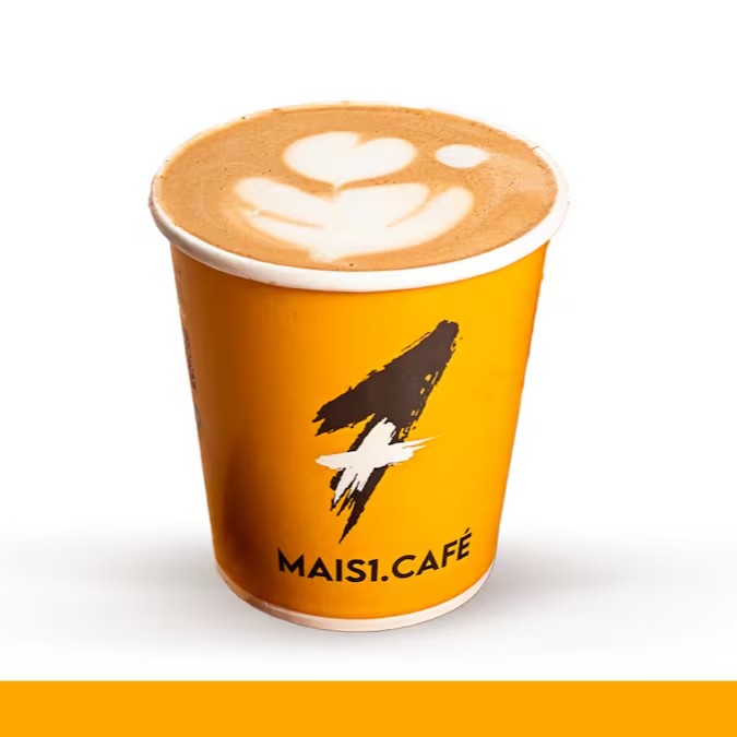 Dedicado a você, que é um amante incondicional de café, mas também se rende ao encanto do chocolate. O Mocha é uma perfeita combinação de um intenso Espresso, que abraça harmoniosamente o calor do leite fresco e a doçura sofisticada do chocolate francês. Uma bebida quente de 220ml, capaz de aguçar os sentidos e proporcionar uma experiência incrivelmente aconchegante e indulgente. Uma viagem de sabores em cada gole!