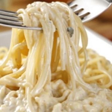 2 pratos de 500g de molho Branco. Escolha sua Pasta e se delicie com nossos pratos!