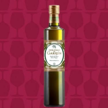O Azeite Garzón Trivarietal, comprava a vocação da empresa em produzir produtos de excelência. É um trivarietal (Picual, Arbequina e Coratina) cheio de personalidade, também produzido no Uruguai, multipremiado internacionalmente e é a marca de azeites oficial dos restaurantes de ninguém menos que Francis Mallman, um dos principais nomes da gastronomia mundial, com estabelecimentos na França, Argentina e Uruguai. A linha Colinas de Garzón é a primeira linha de azeite de Oliva Extra Virgem produzido no Uruguai premiada internacionalmente. As raízes deste azeite estão a uns poucos quilômetros da costa uruguaia, onde as nossas plantações completam a paisagem natural do complexo turístico de José Ignácio em Punta del Este.