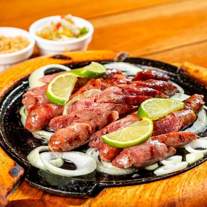 Saborosa e suculenta linguiça de costela bovina angus. Aprox. 280gr