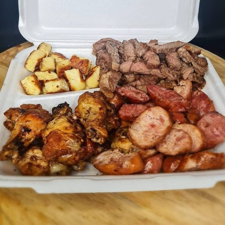 6 Drumets;  5 Linguiças;  3 Porções de Coração (10 Corações em cada Porção); 300g Picanha Grill.