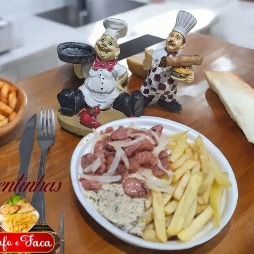 Quentinha 700ml  de Isopor .Linguiça mineira    Arroz feijão farofa e fritas   Não mandamos acompanhamentos separados e nem trocamos itens