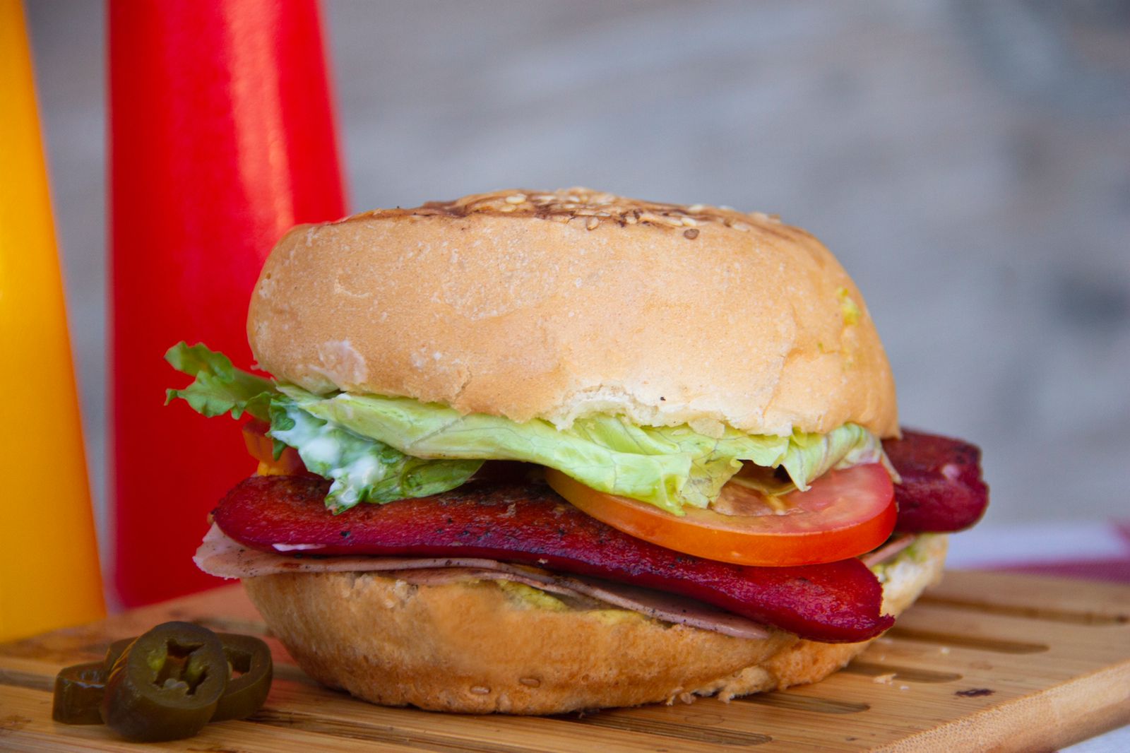 Combo - Hamburguesa con Salchicha+Agua de Jamaica
