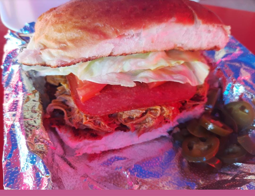Torta de Pierna, Jamón y Queso Amarillo *