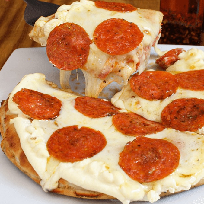 Pizza Estofada Extra Pepperoni Pequeña
