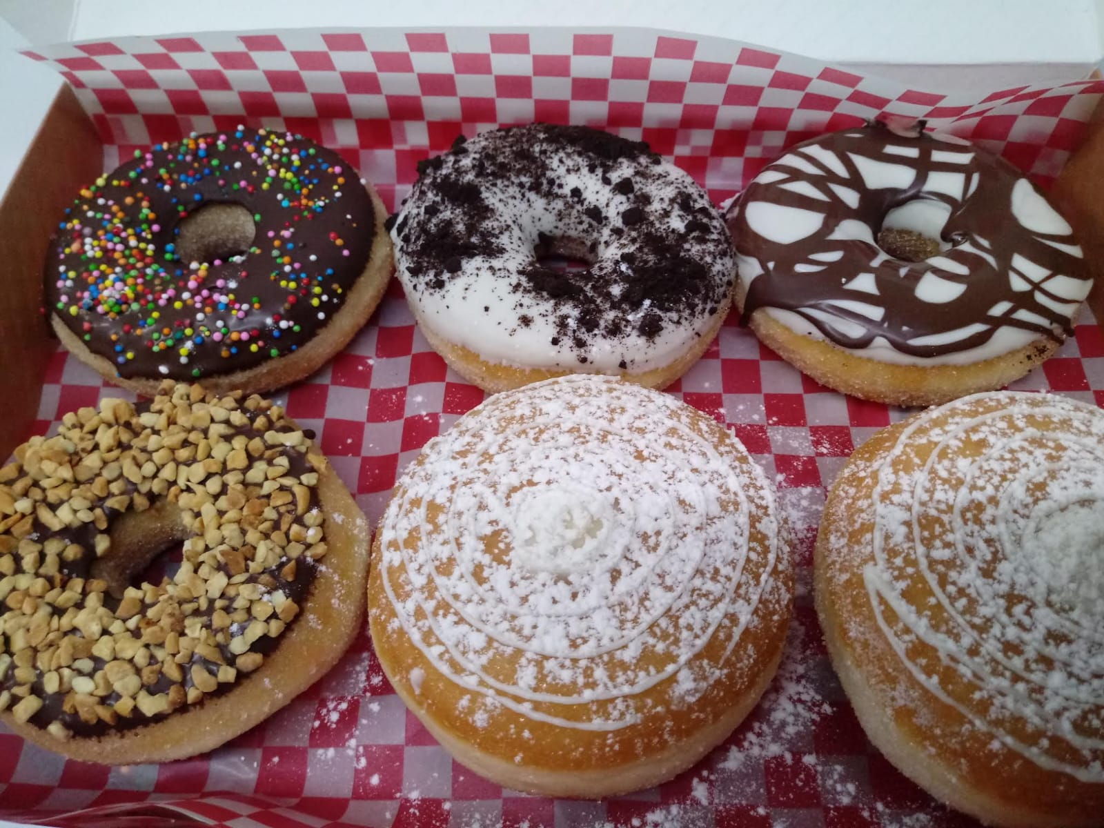 Caja Donuts X 6 + Cappuccino 12 Oz 🍩☕
