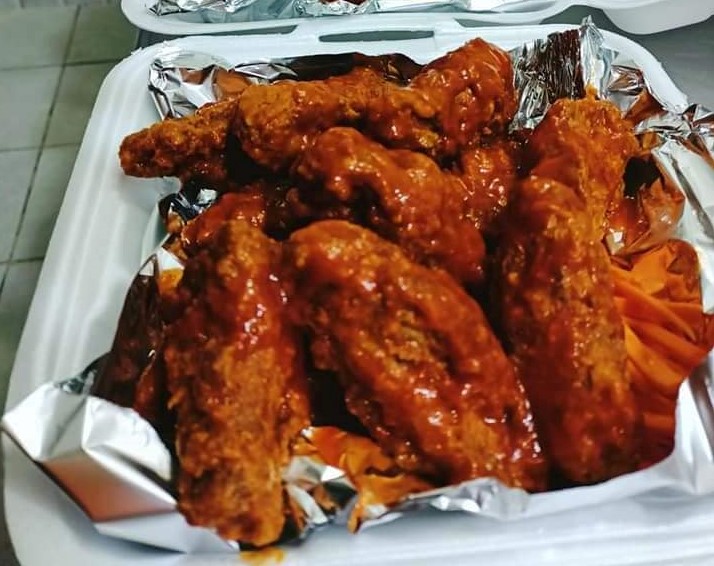 12 Piezas de Alitas BBQ + Papas a la Francesa
