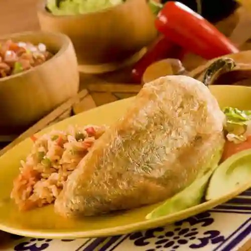 Chile Relleno de Carne y Dos Guarniciones