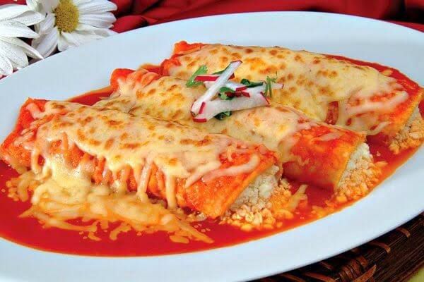 ENCHILADAS SUIZAS VERDES O ROJAS