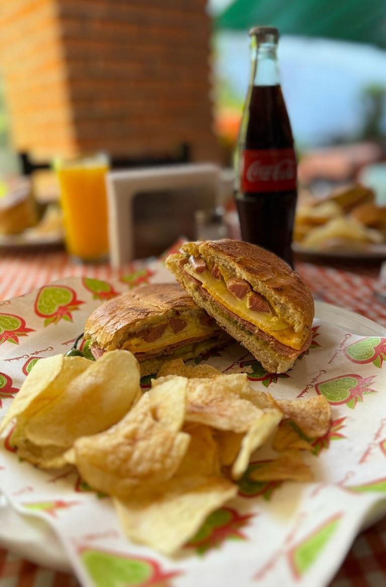 Torta Chicharron Prensado + Refresco